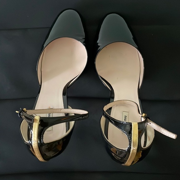 🎉HOST PICK 🎉  🇮🇹 Miu Miu Black Patent Leather Stilettos With Gold Heel, Size 38 - Picture 13 of 15